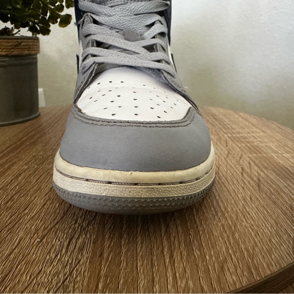 Jordan | Youth Size 7 Jordan 1 Mid Tops - Picture 7 of 16